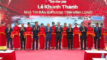 Lễ cắt băng khánh thành. 