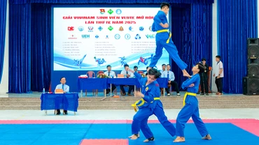 Thí sinh tham gia thi diễn. 