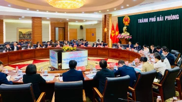 Quang cảnh cuộc gặp gỡ, trao đổi giữa thành phố Hải Phòng với huyện Hà Khẩu, Khu thí điểm thương mại tự do tỉnh Vân Nam (Trung Quốc).