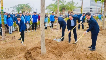 Lãnh đạo thành phố Hải Phòng tham gia Tết trồng cây tại thành phố Thủy Nguyên.