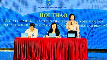Đại diện Trung ương Hội Liên hiệp Phụ nữ Việt Nam, Hội Phụ nữ Hải Phòng và Ban Quản lý Khu Kinh tế Hải Phòng chủ trì Hội thảo.