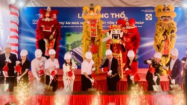 Các đại biểu động thổ xây dựng Nhà máy sản xuất tôn thép Việt Pháp số 2.