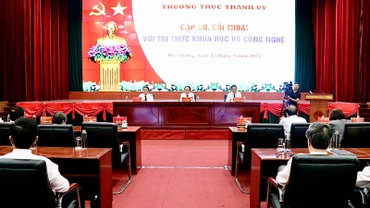 Quang cảnh đối thoại giữa Thường trực Thành ủy Hải Phòng với đội ngũ trí thức.