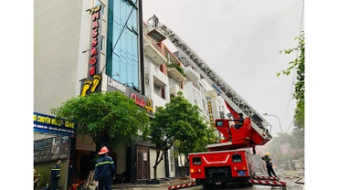 Chữa cháy, cứu nạn vụ cháy xảy ra tại nhà cao tầng ở Hải Phòng.