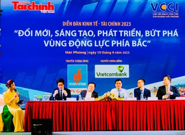 Các diễn giả trao đổi tại Diễn đàn Kinh tế-Tài chính năm 2023 tại Hải Phòng.