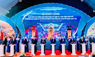 Đồng chí Võ Văn Thưởng cùng các đại biểu nhấn nút khởi công Dự án đầu tư xây dựng Trung tâm Chính trị-Hành chính thành phố Hải Phòng.