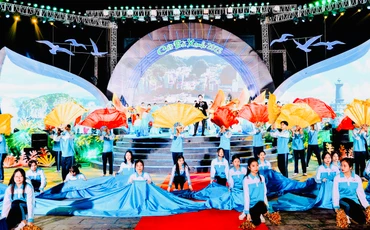 Quang cảnh khai mạc du lịch Cát Bà 2023.