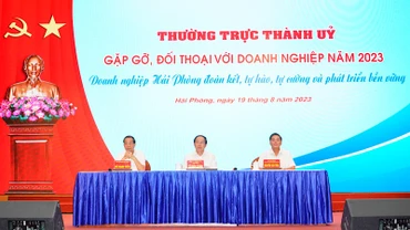 Thường trực Thành ủy Hải Phòng chủ trì đối thoại với các doanh nghiệp.
