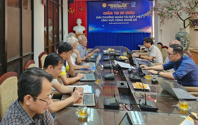 Chấm sơ khảo giải thưởng Nhân tài đất Việt 2025.