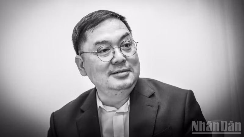 Ông Hoàng Nam Tiến đột ngột qua đời ở tuổi 56.