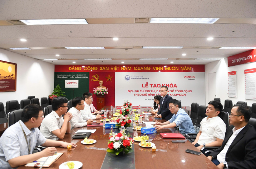 Lễ tạo khóa chứng thư số cho MySign tổ chức với sự chứng kiến của Đoàn công tác Trung tâm Chứng thực điện tử quốc gia (Bộ Khoa học và Công nghệ).