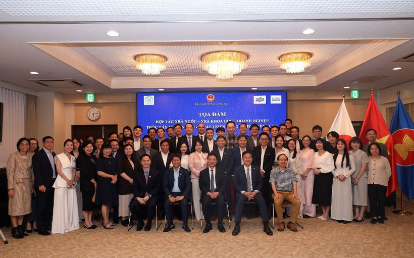 Tọa đàm với chủ đề “Hợp tác Nhà nước–nhà khoa học–doanh nghiệp: Thúc đẩy nghiên cứu phát triển công nghệ chiến lược – chip chuyên dụng”.