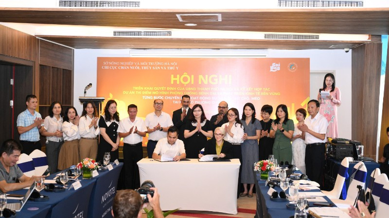 Ký kết hợp tác triển khai dự án "Thí điểm mô hình Phòng, chống bệnh dại và phát triển kinh tế bền vững, từng bước chuyển đổi hoạt động buôn bán thịt chó mèo tại một số phường ở Hà Nội"
