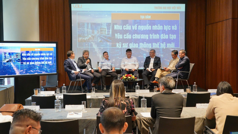 Hội thảo chuyên đề “Từ đường sắt thông minh đến giao thông thông minh và thành phố thông minh: Nhu cầu nguồn nhân lực”.