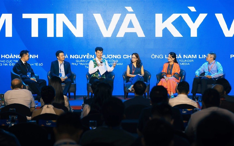 Nghệ sĩ nhân dân Xuân Bắc - Cục trưởng Cục Nghệ thuật biểu diễn điều phối phiên Tọa đàm với chủ đề “Niềm tin và kỳ vọng”.