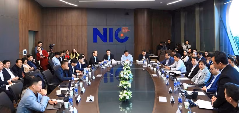 Phó Thủ tướng Chính phủ Nguyễn Chí Dũng chủ trì buổi làm việc với Mạng lưới đổi mới sáng tạo và chuyên gia Việt Nam (VIN). (Ảnh: BTC)