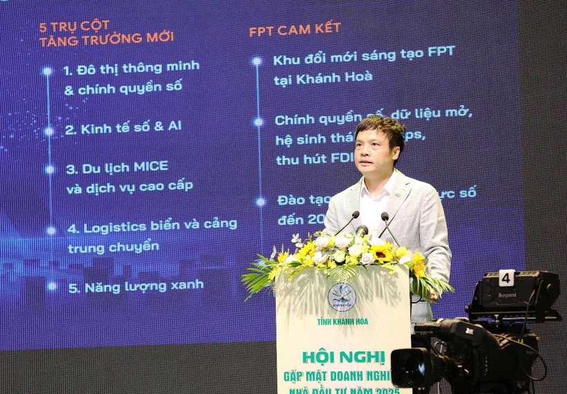 Ông Nguyễn Văn Khoa, Tổng giám đốc Tập đoàn FPT phát biểu tại Hội nghị gặp mặt doanh nghiệp, nhà đầu tư tỉnh Khánh Hòa năm 2025.