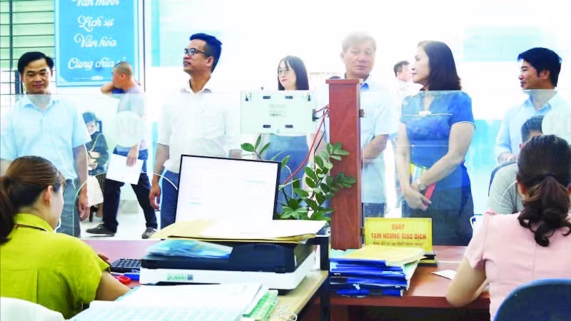 Đoàn Kiểm tra công vụ tỉnh Đắk Nông kiểm tra đột xuất trong giờ làm việc tại điểm một cửa ở các địa phương, qua đó kịp thời khắc phục những hạn chế trong công tác CCHC.