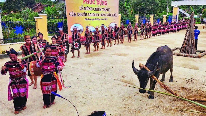 Lễ hội “Mừng chiến thắng” của người Ba Na làng Đăk Asêl cảm tạ thần linh đã ban cho dân làng sức khỏe, mùa màng tươi tốt, là dịp để gắn kết, sẻ chia việc chung của làng.