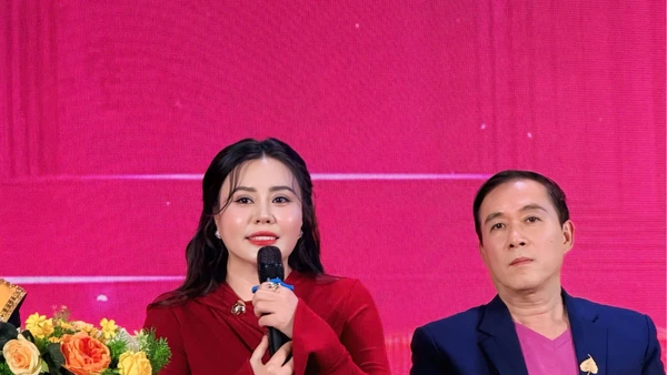 Hoa hậu Phan Kim Oanh giới thiệu về chương trình.