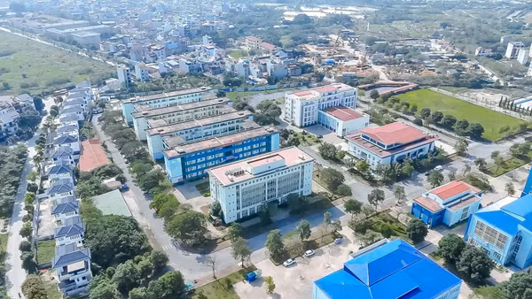 Trường cao đẳng Ngoại ngữ-Công nghệ và Truyền thông (NCT College).
