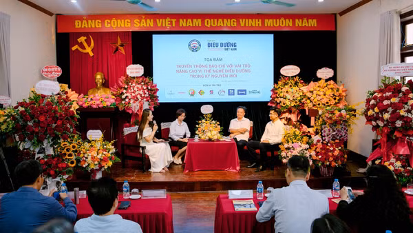Tọa đàm “Truyền thông báo chí với vai trò nâng cao vị thế nghề điều dưỡng trong kỷ nguyên mới” do Tạp chí Điều dưỡng Việt Nam tổ chức.