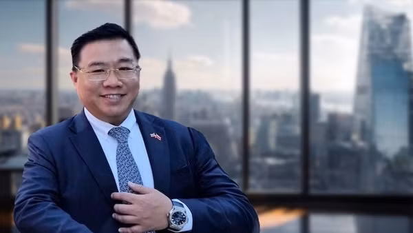 Giáo sư, Tiến sĩ Nguyễn Khắc Quốc Bảo.