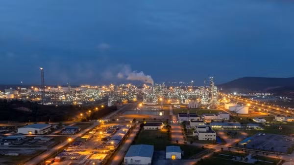 Nhà máy Lọc hóa dầu Nghi Sơn.