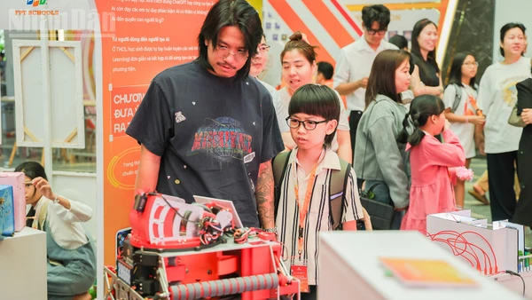 Cùng nhau trải nghiệm các môn học về khoa học, sáng tạo.