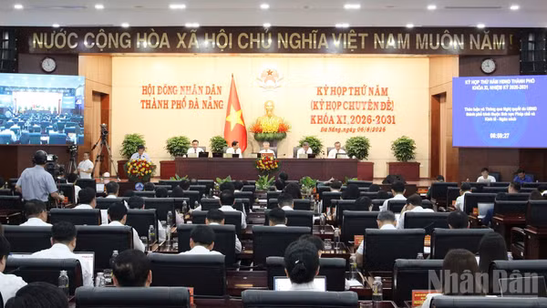 Kỳ họp thứ 5 đã thông qua 5 nghị quyết quan trọng.