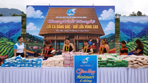 Hội Liên hiệp Phụ nữ thành phố Đà Nẵng tổ chức gian hàng 0 đồng tại xã miền núi.