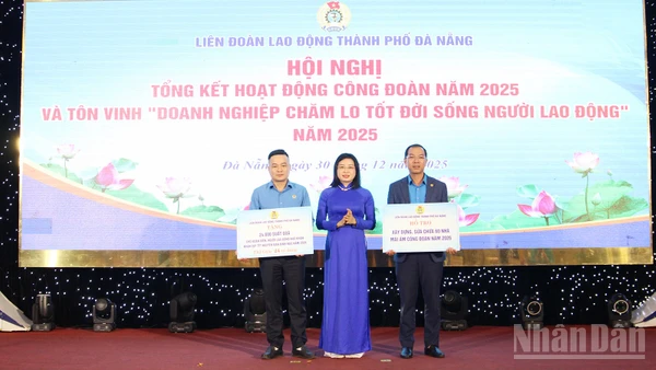 Liên đoàn Lao động thành phố Đà Nẵng trao hỗ trợ quà Tết và Mái ấm Công đoàn năm 2026.