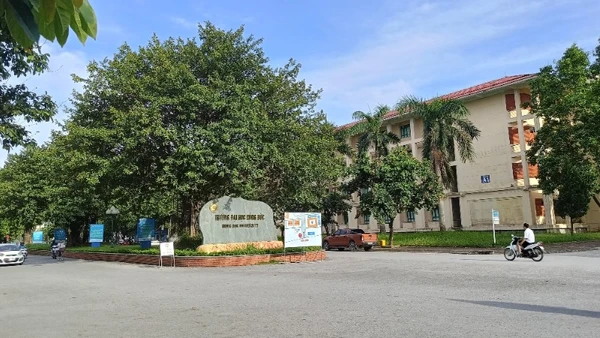 Tổ chức lại Trường đại học Hồng Đức trên cơ sở sáp nhập Trường đại học Văn hóa, Thể Thao và Du lịch.