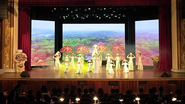 Hình ảnh khai mạc buổi lễ.