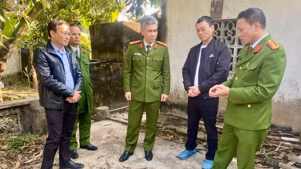 Đại tá Nguyễn Anh Tuấn, Phó Giám đốc Công an tỉnh Thanh Hóa chỉ đạo tại hiện trường.