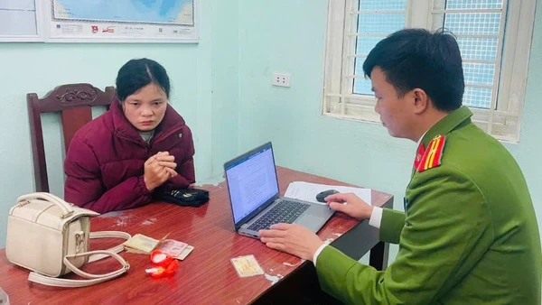 Đối tượng Vi Thị Chuyên tại cơ quan Công an.