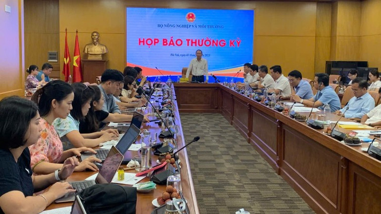 Thứ trưởng Bộ Nông nghiệp và Môi trường Phùng Đức Tiến chủ trì họp báo 6 tháng đầu năm 2025. hop-bao-7618.jpg
