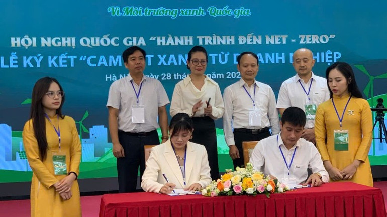 Ký “Cam kết xanh”, thể hiện tinh thần sẵn sàng đồng hành cùng Chính phủ trong việc thực hiện mục tiêu Net Zero quốc gia. cam-ket-9449.jpg