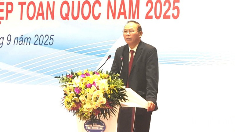 Thứ trưởng Nông nghiệp và Môi trường Phùng Đức Tiến phát biểu tại Hội nghị. ndo_br_thu-truong-tien-1697.jpg
