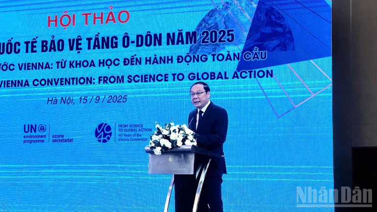 Thứ trưởng Nông nghiệp và môi trường Lê Công Thành phát biểu tại Hội thảo“Hoạt động bảo vệ tầng ozone hướng tới chuyển đổi xanh: Thúc đẩy hợp tác liên chính phủ, hợp tác công tư”. ndo-br-thu-truong-thanh-6733.jpg