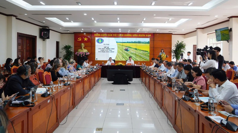 Hội nghị tham vấn “Đề án sản xuất trồng trọt giảm phát thải giai đoạn 2025-2035" ngày 30/7. z6856352822950-80c525b3fa26da505c7f91a8250bb3af-3384.jpg