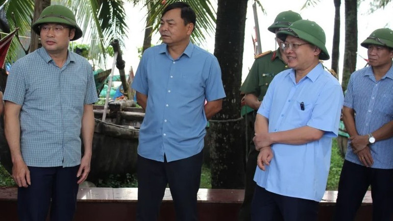 Thứ trưởng Bộ Nông nghiệp và Môi trường Nguyễn Hoàng Hiệp nhận định bão số 5 diễn biến bất thương dễ gây tâm lý chủ quan. tt-hiep-359.jpg