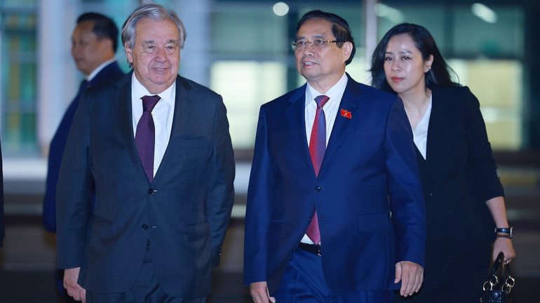 Thủ tướng Phạm Minh Chính và Tổng Thư ký Liên hợp quốc António Guterres cùng rời Hà Nội sang Kuala Lumpur, Malaysia tham dự Hội nghị Cấp cao ASEAN lần thứ 47 và các Hội nghị Cấp cao liên quan. (Ảnh: TTXVN) a3-4020.jpg