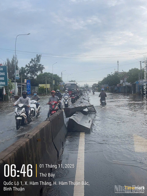 Trong khi đó tại các tỉnh nam Trung Bộ lại đang xảy ra triều cường gây khó khăn trong việc bảo đảm an toàn giao thông. ndo_br_2848765124684419255.jpg