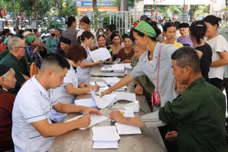 Sở Y tế tỉnh Tuyên Quang tổ chức khám sức khỏe miễn phí cho người dân xã vùng cao Phú Linh.
