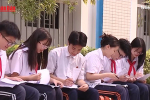 [Video] Hà Nội: Thí sinh làm thủ tục dự thi lớp 10 vào sáng 6/6