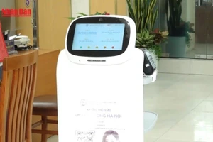 [Video] Hà Nội: Phường đầu tiên đưa robot AI vào phục vụ hành chính công
