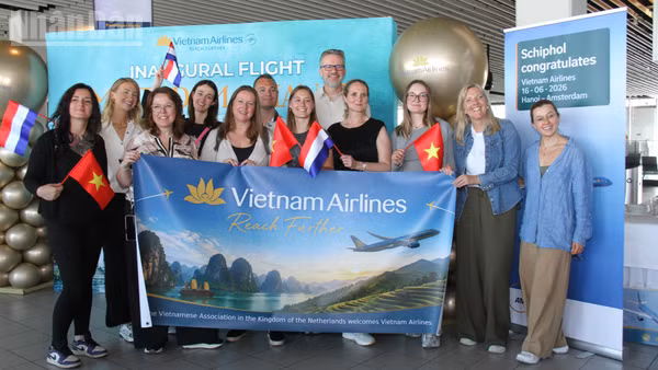 Vietnam Airlines khai trương đường bay thẳng Amsterdam-Hà Nội.