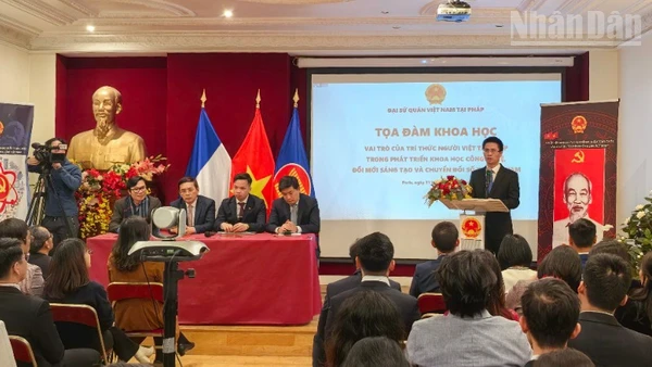 Đại biện lâm thời Phạm Quang Anh đánh giá cao sự gắn kết truyền thống và tinh thần luôn hướng về quê hương của các thế hệ kiều bào và cộng đồng trí thức người Việt tại Pháp.