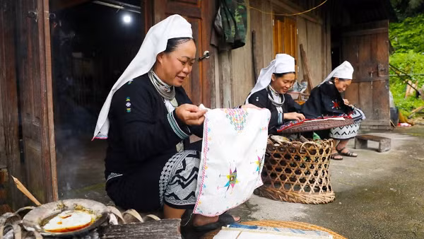 Giữ bản sắc để phát triển du lịch bền vững